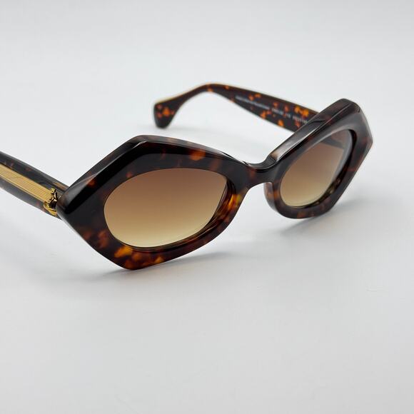 Vivienne Westwood Sunglasses VW5129 110 Havana Cat Eye Frame Brown Gradient Lens main image 11